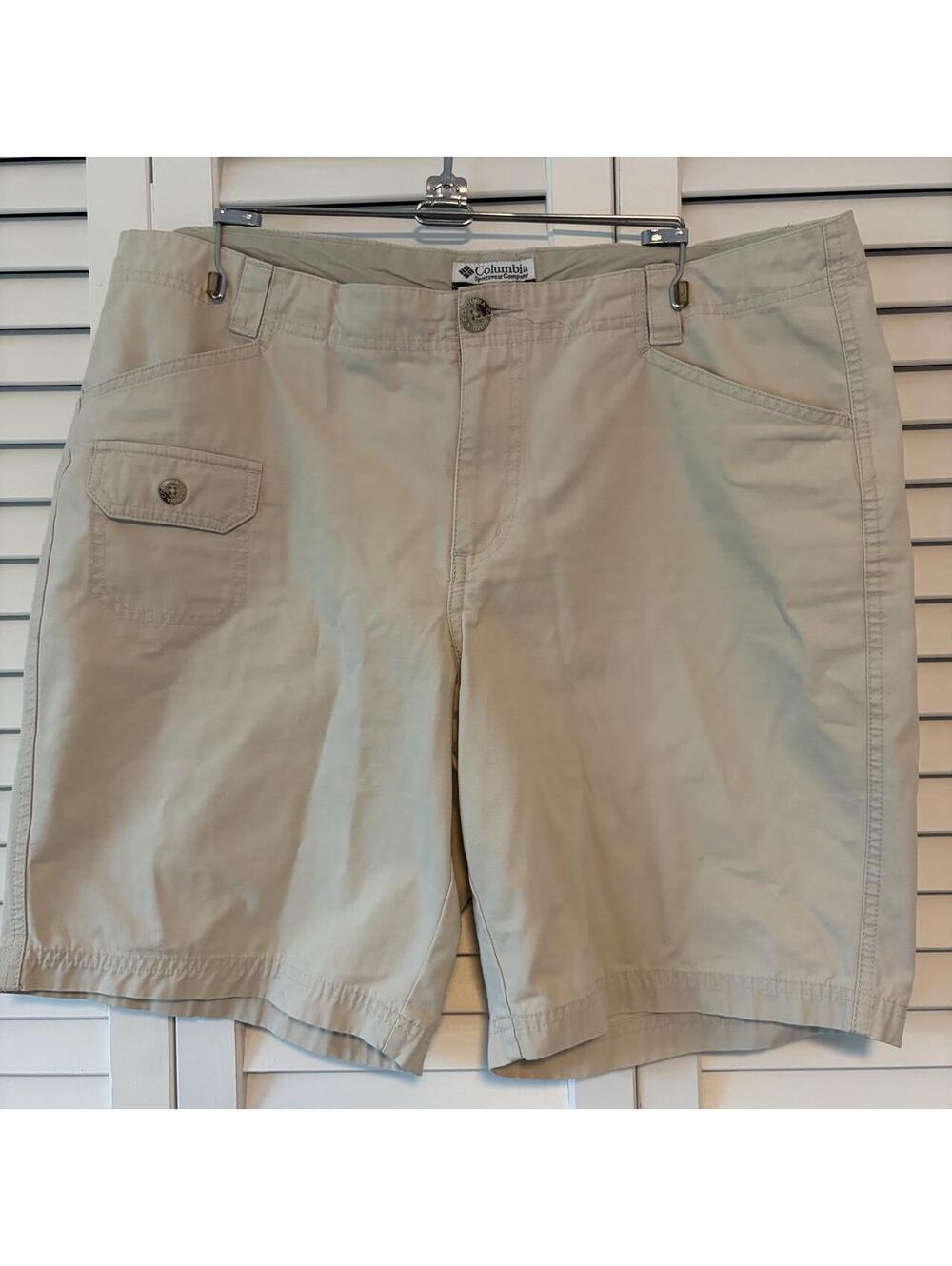 Columbia Sportswear Women's Tan and Cream Shorts